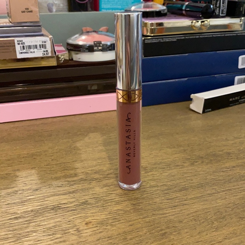 NEW, NEVER WORN!Anastasia Beverly Hills, Veronica!